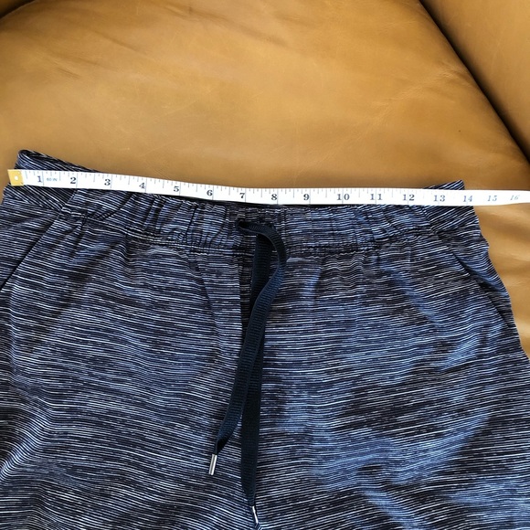 Women’s Lululemon activewear pants size small - Picture 5 of 5